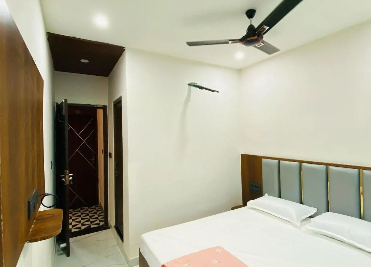 Gyanav Hotel And Restaurant Udaipur