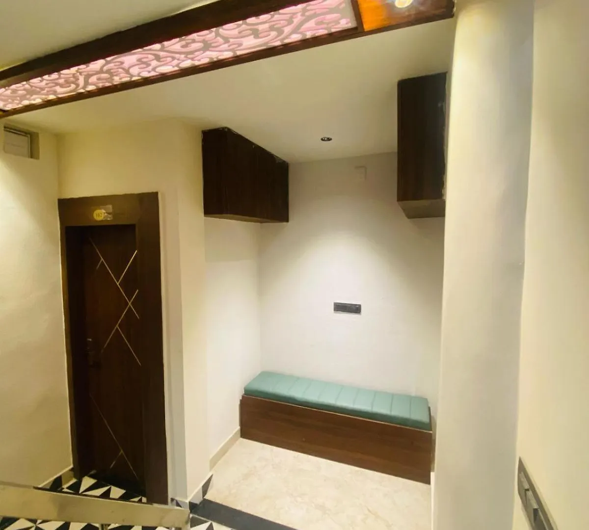 Gyanav Hotel And Restaurant Udaipur