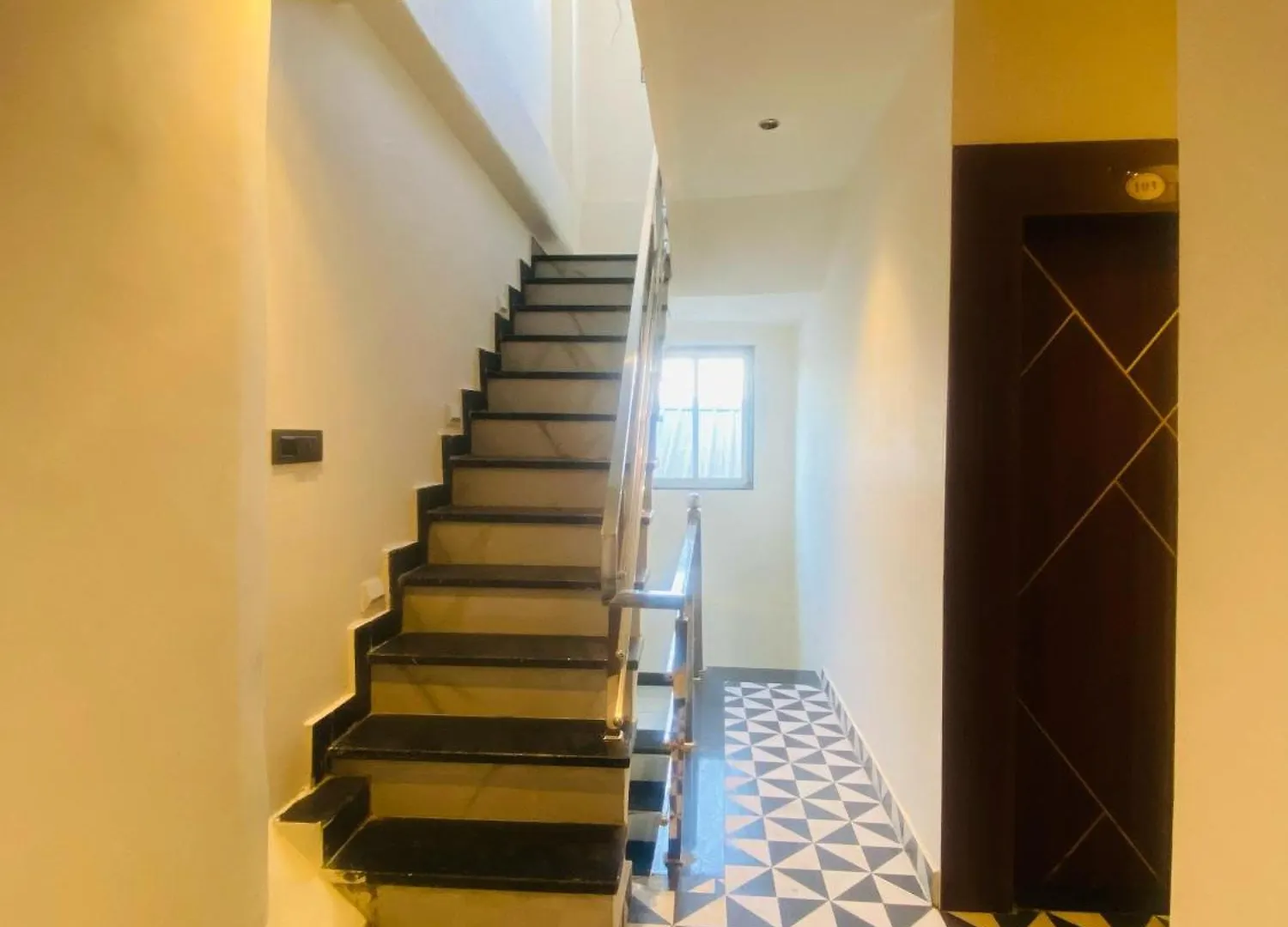 Gyanav Hotel And Restaurant Udaipur