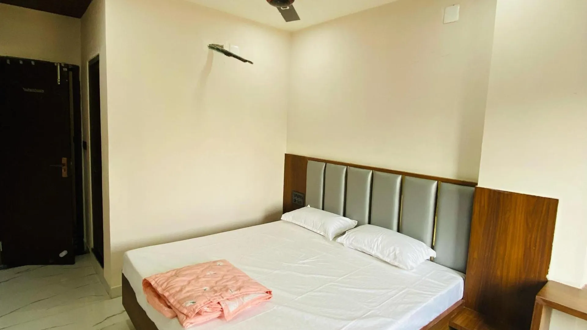 Gyanav Hotel And Restaurant Udaipur