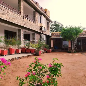 Devra Hotel