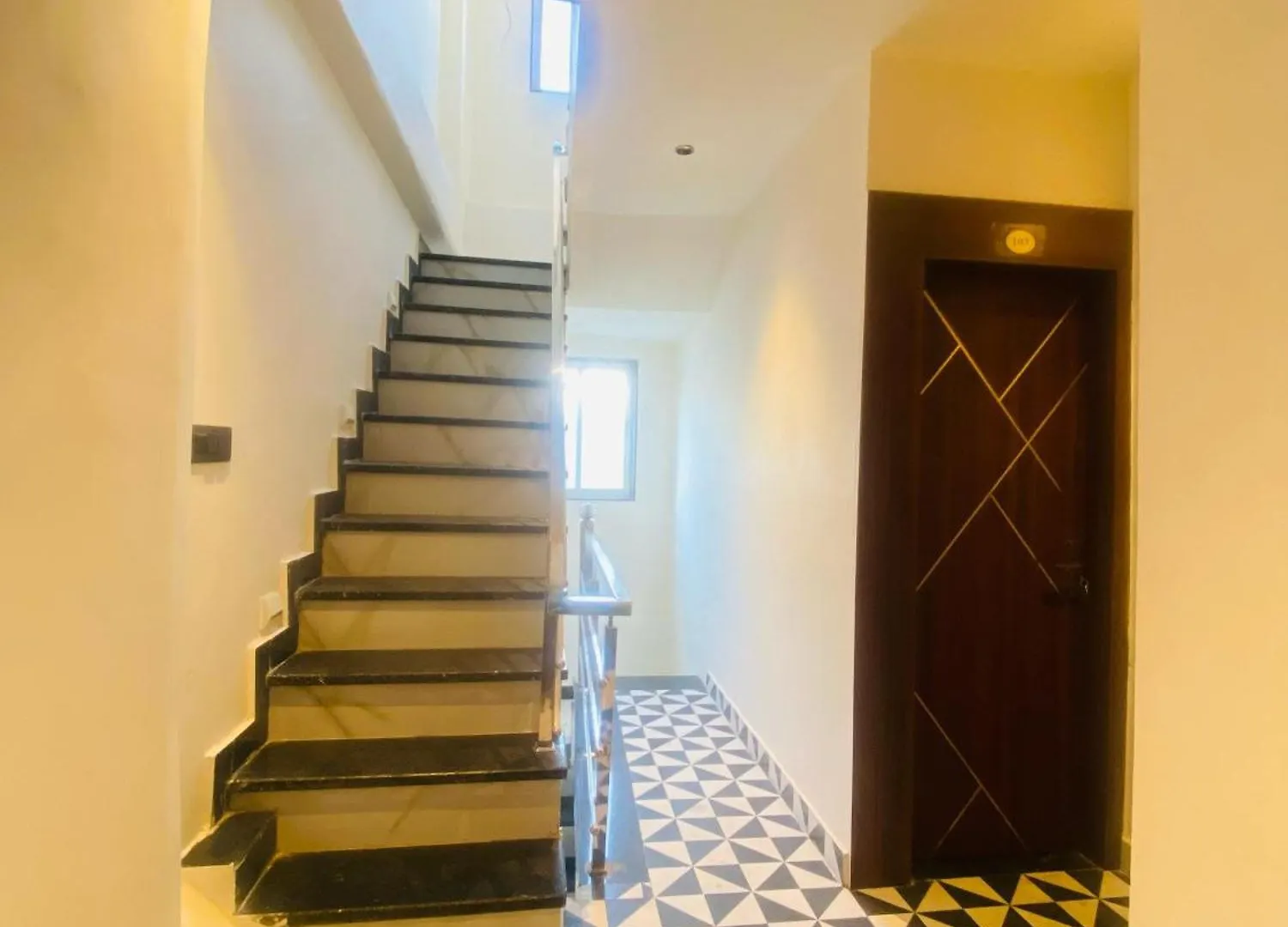 Gyanav Hotel And Restaurant Udaipur
